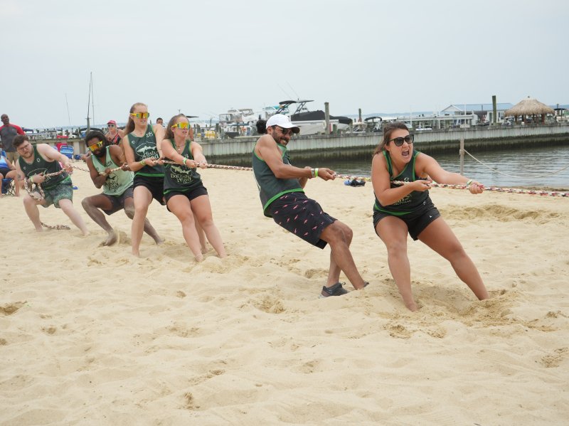 Dogfish Head fights hard in a round of tug-of-war. Shown are (l-r) Josh Fehr, Alex Bell, Shannon Stokes, Clara Newswanger, Sean Cammack and Izabella Sek.