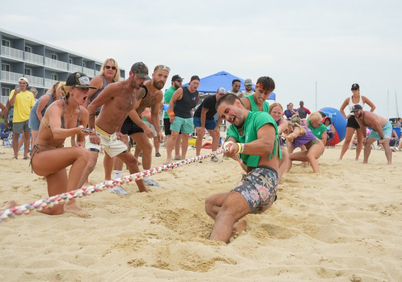 The Purple Parrot battles hard during a round of tug-of-war. In front is George Yanchenko. Behind him are (l-r) Tate Wisniewski, Gabrielle “Elle” Davis, Grace Mercer, Madelyn Reed and Zachary Davis.