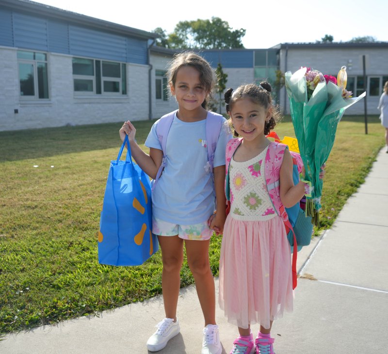 Best friends Makenna Lebron, left, and Morgan Moskowitz are excited for their first day of first grade. ELLEN MCINTYRE PHOTO