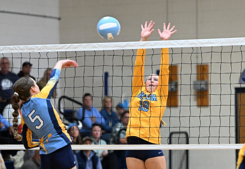 Beacon’s London Steigerwalt, right, goes for a block on Mariner’s Addison Mohacey.
