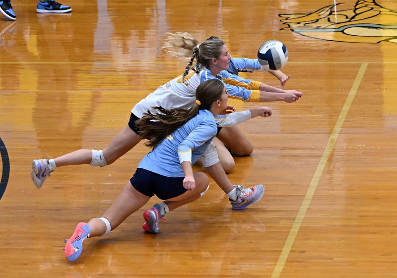 Amara Fruchtman makes a crowded dig.