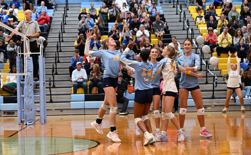 Cape celebrates a winning point in the fourth set.