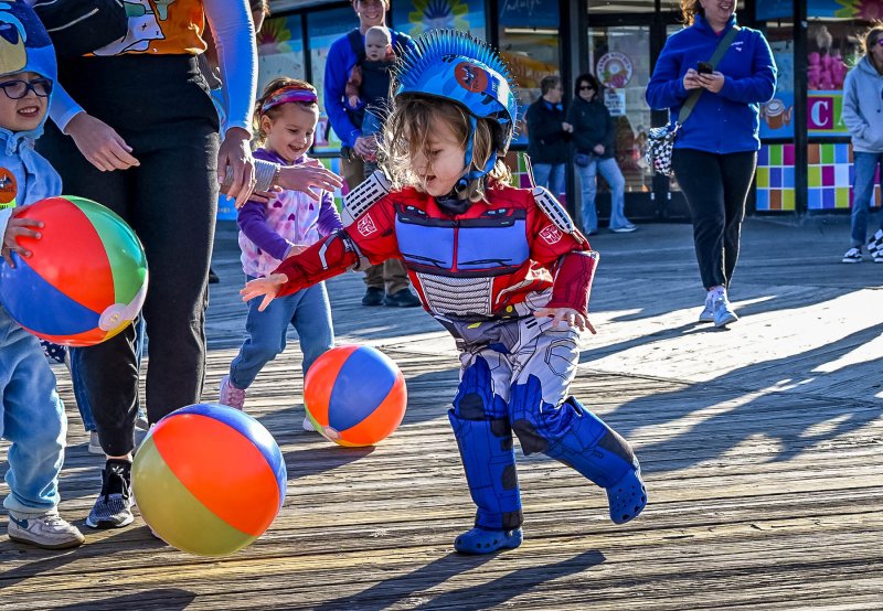 Owen Roehling, 4, dribbles the beach ball during the Beach Ball Bounce. DAN COOK PHOTO