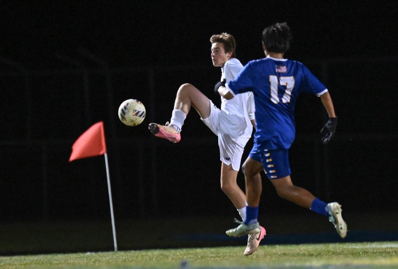 Carter Matarazzi controls the ball in the corner.
