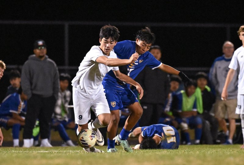 Wil Burke moves the ball upfield.