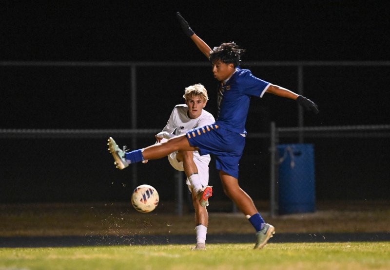 Seth Benjamin threads the needle with a pass.