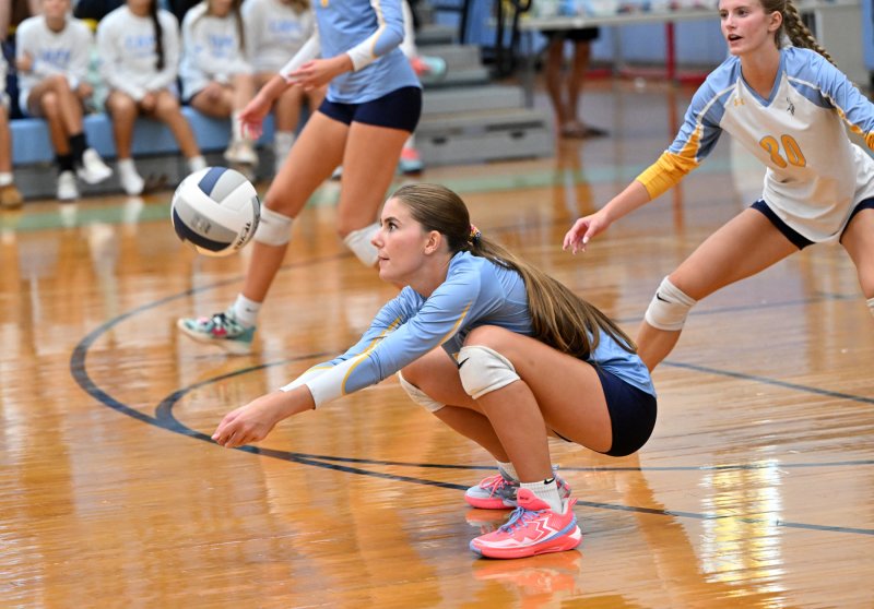Cape junior Camilla Willis returns a low serve.