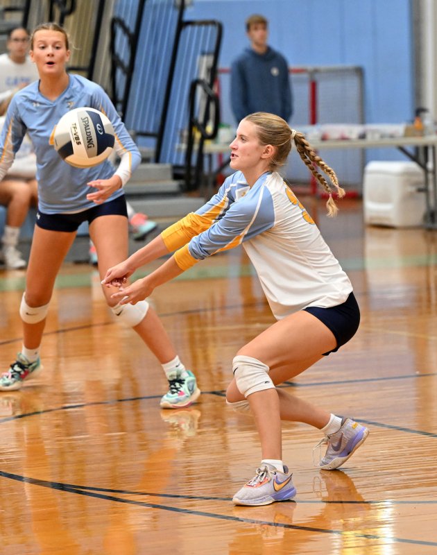 Cape libero Amara Fruchtman returns a serve.