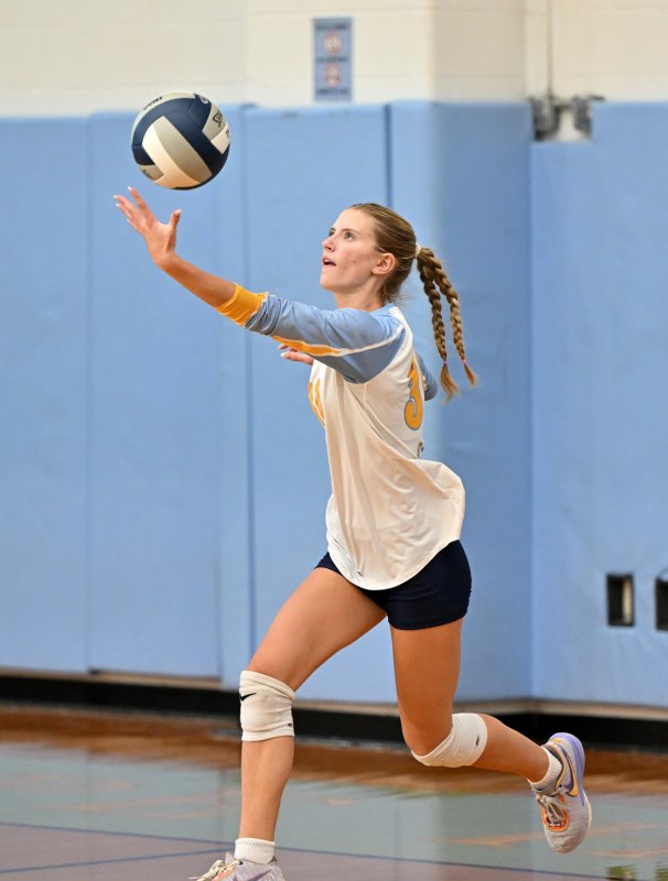 Cape libero Amara Fruchtman serves one of her four aces.