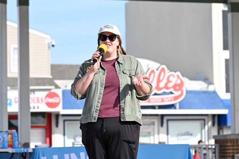 Kate Veiga, American Lung Association senior development manager, welcomes walkers to the event.