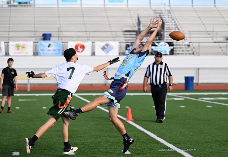 Cape’s Jaxon Benton just misses a great catch.