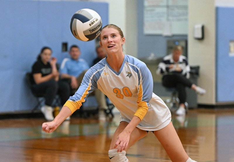 Junior Amara Fruchtman bumps a return.