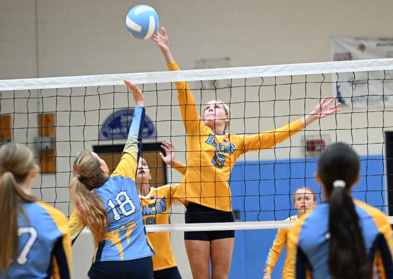 Aaliyah Fruchtman taps over a kill for Beacon.