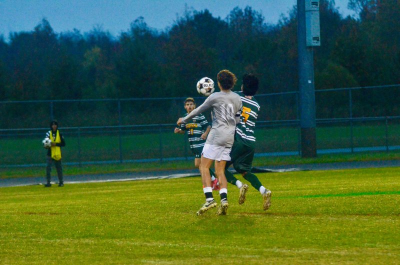 Seahawks captain Liam Stegall battles with Josue De La Cruz-Diaz for a 50/50 ball.