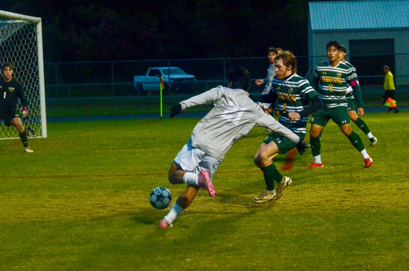 Seahawks junior Brandon Jaimes gets ready to shoot.
