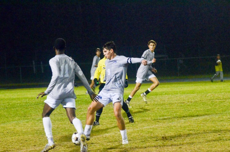 Seahawks senior George Sapna controls the rock.