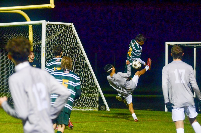 Seahawks junior Jose Figueroa-Morales keeps the ball in play.