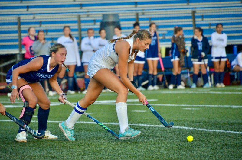 Seahawks senior Ryan Lowe controls the ball just outside the circle.