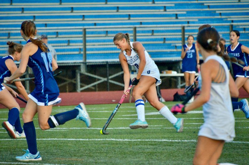 Seahawks senior Ryan Lowe advances forward.