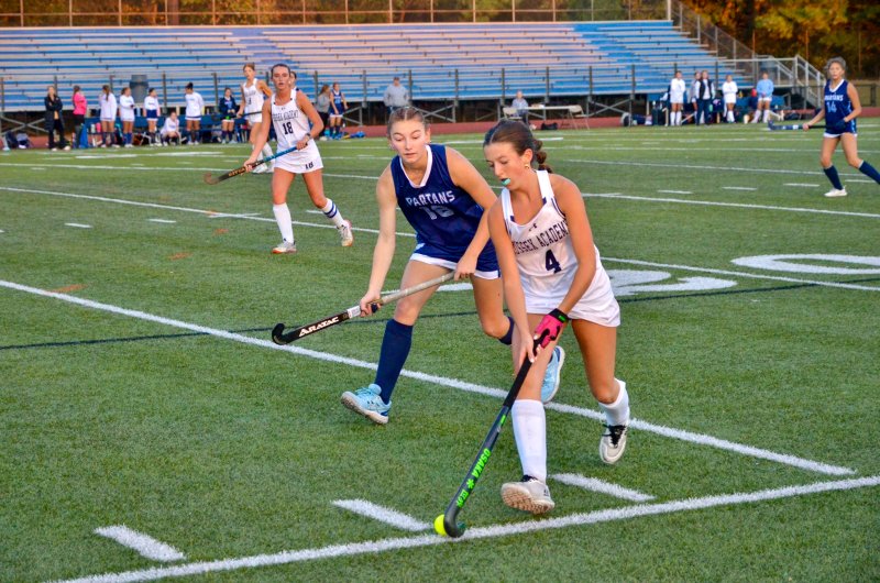 Seahawks freshman Mady Leham takes control along the boundary.