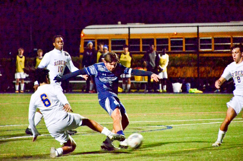 Seahawks senior George Sapna fires in the equalizer.
