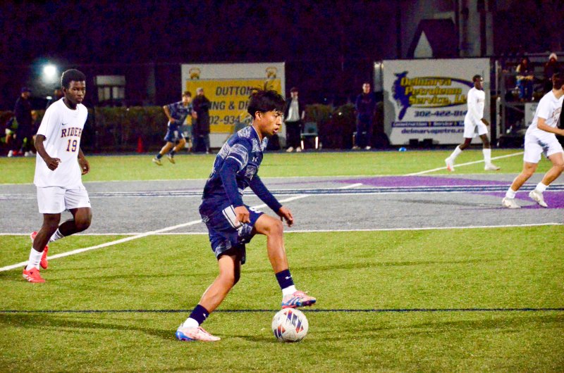 Seahawks senior Ruendi Ortiz-Santos rolls the ball.