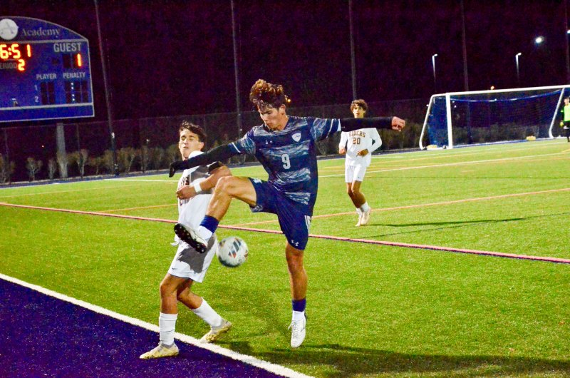 Seahawks senior George Sapna athletically knocks the ball of Ethan Swearingen for a Sussex Academy throw-in.