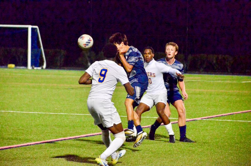 Seahawks sophomore Bodhi Williams keeps his head in the game.