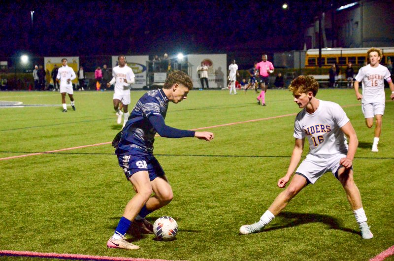 Seahawks senior Chase Ballinger tries to get past Braxton Faircloth.