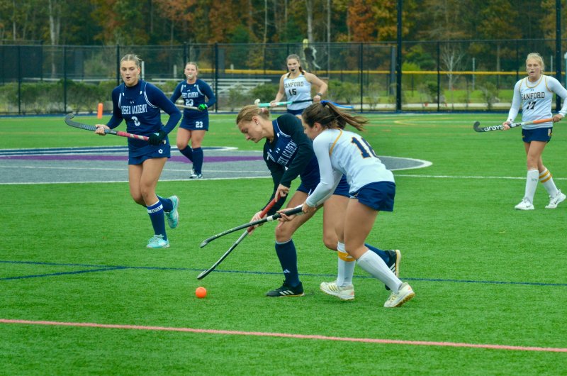 Seahawks junior Meredith Schiff tries to get into the attacking third.