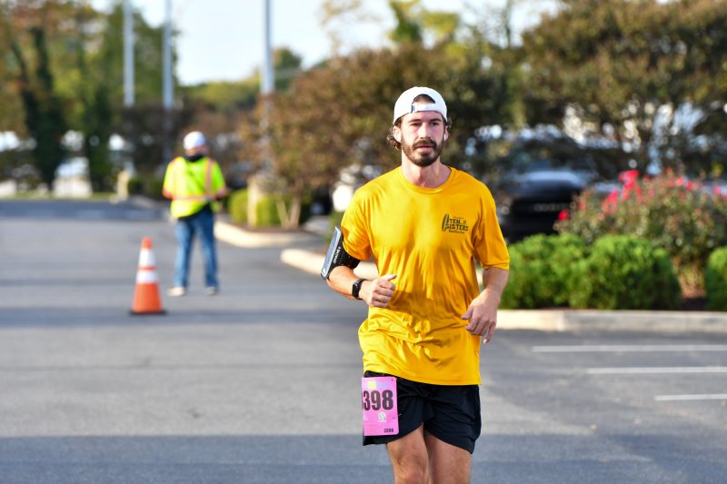Hank Coveleski crosses the line in 21:15.
