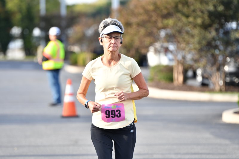 Karen Dawson logs a time of 25:01.