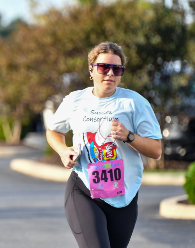 Jacki Coveleski Dmiterchik crosses the finish line in 25:03.