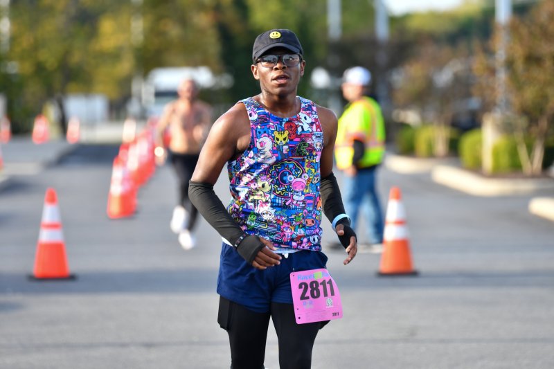 Clifton Marshall scampers to the finish in 25:18.