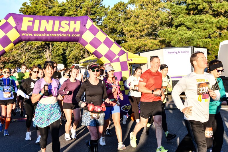 The start of the Sea Witch Half Marathon in Lewes. DAVE FREDERICK PHOTOS