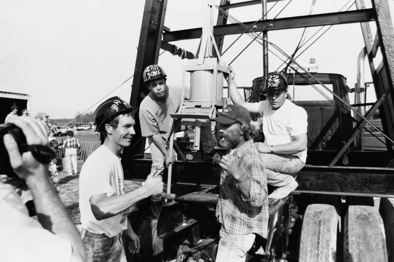 The crew from Bad to the Bone discuss their throw at the 1994 event. SOURCE: TRISH VERNON PHOTOS/CAPE GAZETTE ARCHIVES
