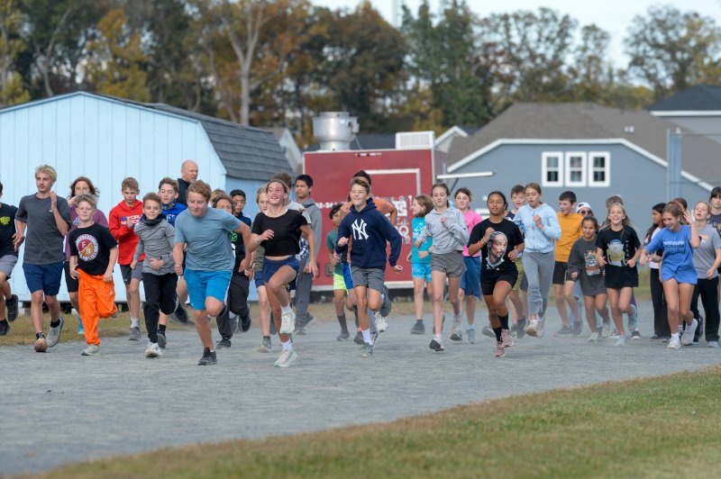 The Mariner Middle School cross country team practices. DAVE FREDERICK PHOTOS