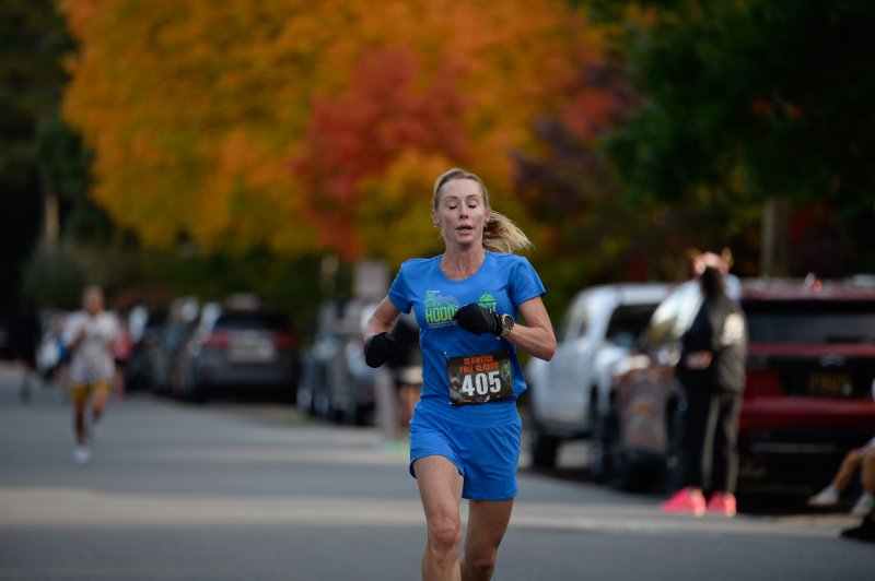 Amy Blithe wins the female masters title in 22:16.