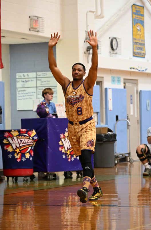 Wizards star Livewire, aka Devon Curry, hits the floor ready to play.