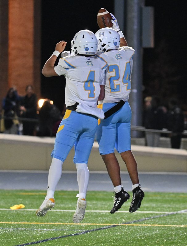 Dell Richards, right, celebrates his touchdown with quarterback Jameson Tingle.