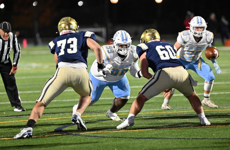 Cape sophomore defensive lineman Nizer Brisco takes on a Sals double team.