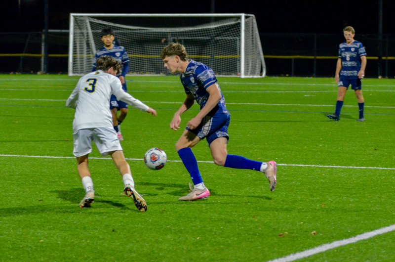 Sussex Academy senior Chase Ballinger navigates the sideline.
