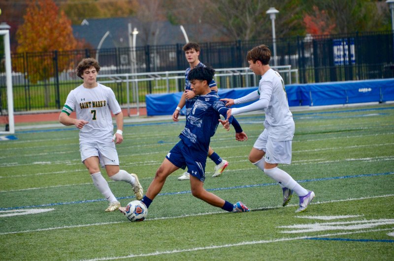 Seahawks senior Ruendi Ortiz-Santos breaks up the Spartans’ social.