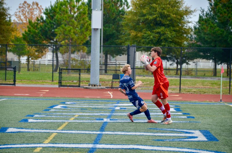Seahawks senior Noah Benz came very close to getting a touch on a dangerous ball, but Thomas Swasey reeled it in.