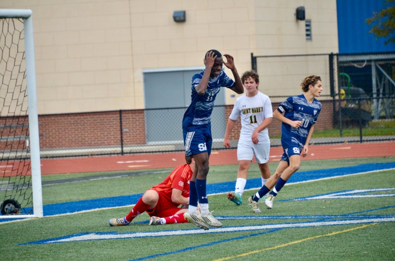 Seahawks senior Jesse Jean-Louis nearly tied the game in the closing minutes. The forward did everything he could to try and find that equalizer.