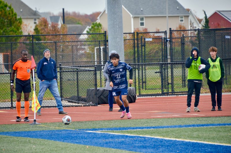 Seahawks junior Brandon Jaimes kicks the final corner of the game.