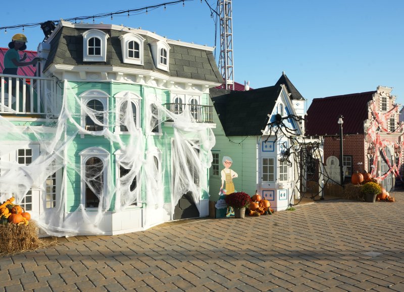 Schellville is decked out with spider webs and spooky Halloween decorations for the Wicked Brew Fest.