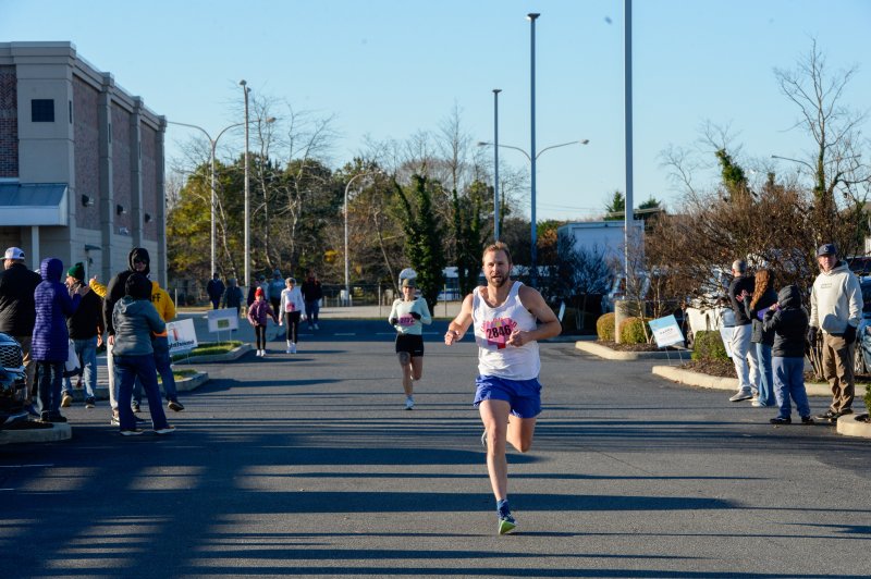 Lee Mayer clocks a time of 19:13.