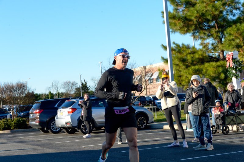 Brian Tuma runs 19:51 to win the male masters title.