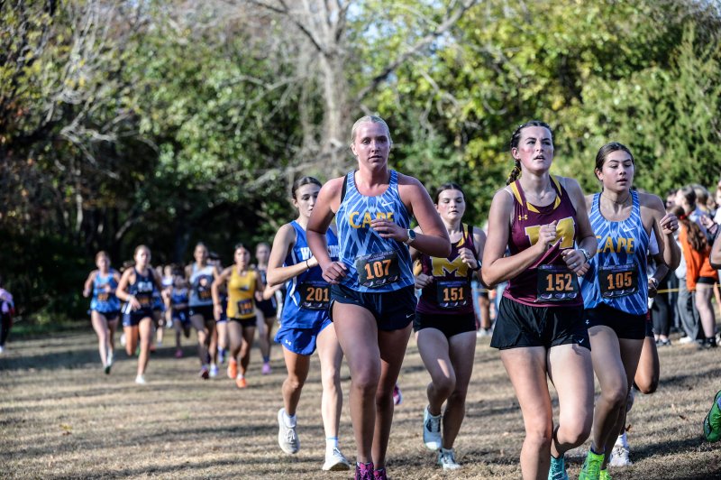 The Henlopen Confernce girls’ race at Killens Pond. DAVE FREDERICK PHOTO